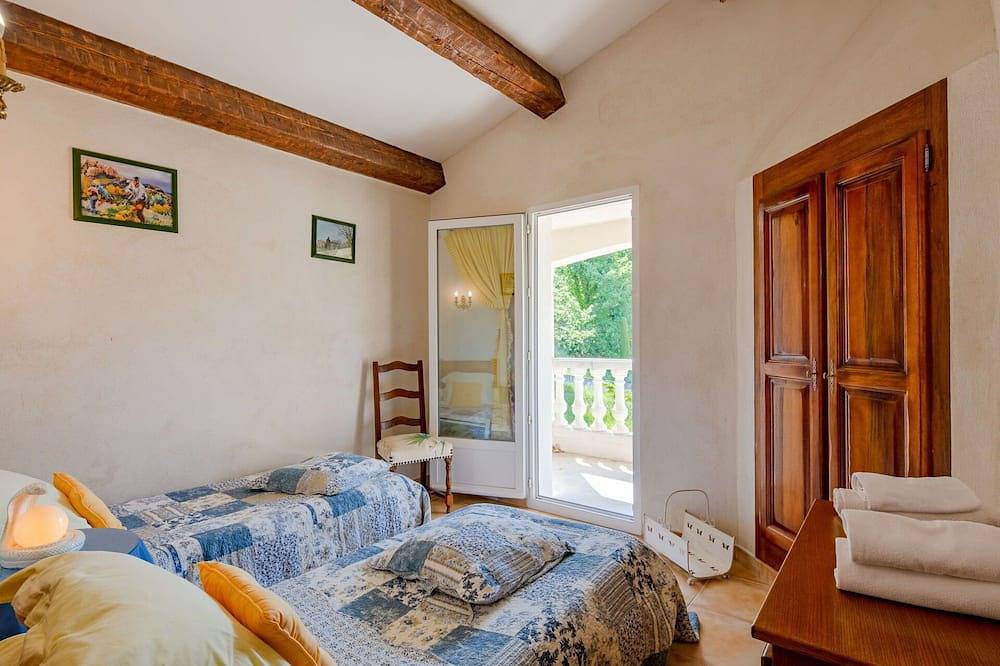 Gemütliche Wohnung in einem Ferienhaus mit  W-Lan, Tv, Balkon, Haustiere erlaubt und Panoramablick in Bauduen, Brignoles Region