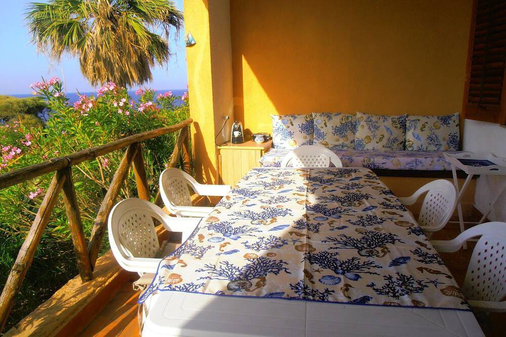 Appartement entier, Appartement panoramique avec grand patio à Vulcano in Vulcano