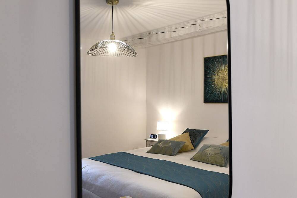 Gîte-Ensuite mit Dusche-Blick auf die Landschaft in Roussillon, Regionaler Naturpark Luberon
