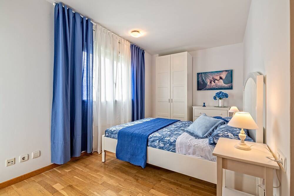 Entire apartment, Apartamento lujo& piscina junto Barcelona Centro in Ripollet, Barcelona Inland