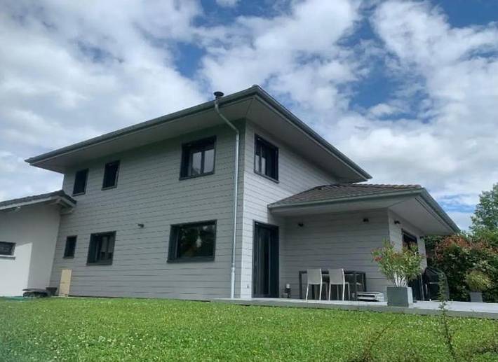 Location de vacances pour 8 personnes, avec jardin et terrasse à Messery