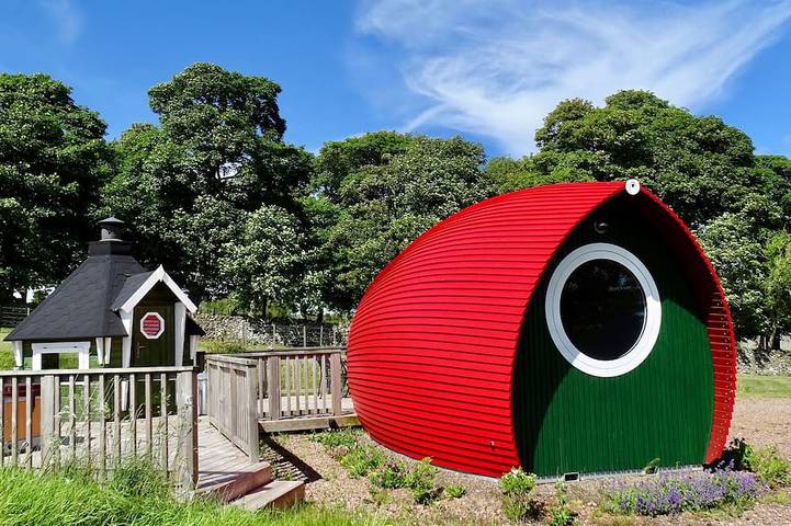 Log cabin for 2 people, with hot tub and terrace, with pets in Scotland