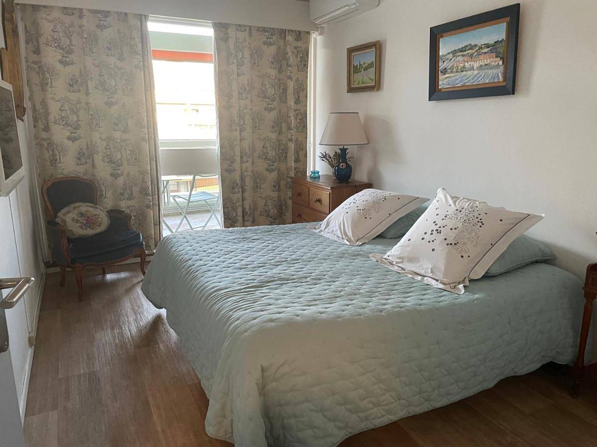 Double or Twin Room with Bathroom in Orange, Vaucluse