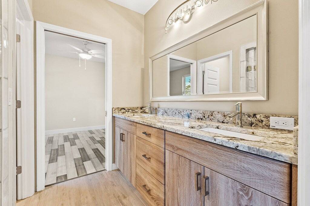 Modern House 4 Rooms with Fireplace in Largo, Pinellas County