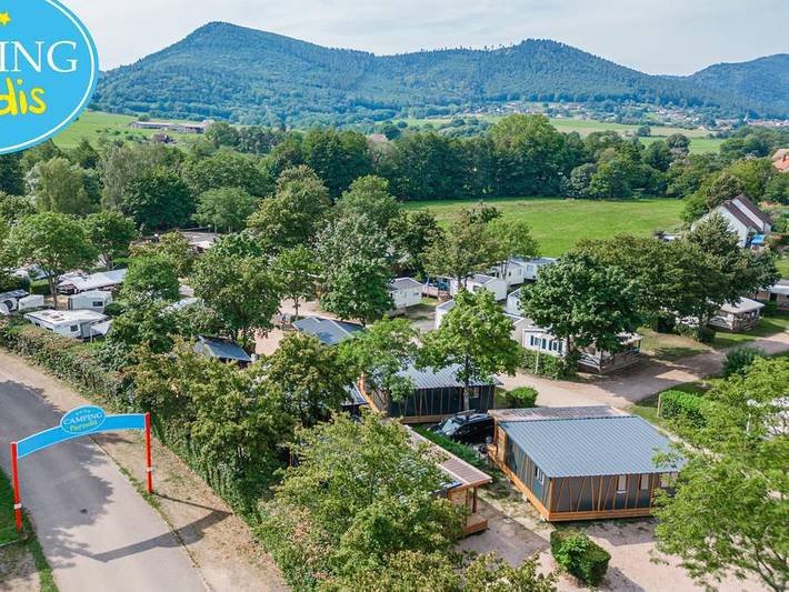 Wohnwagen für 4 Personen, mit Terrasse und Kinderpool sowie Pool im Elsass