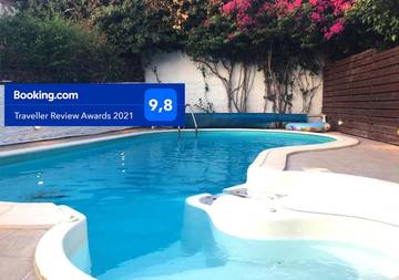Cottage pour 9 personnes, avec piscine ainsi que jacuzzi et jardin, adapté aux familles dans Saronida