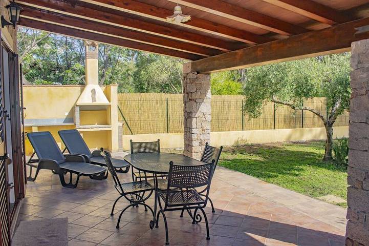 Location de vacances pour 6 personnes, avec balcon et jardin, animaux acceptés en Sardaigne