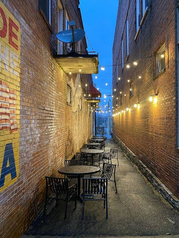 Ganze Wohnung, Lake Toxaway Falls: Waterfall Views, Luxury Condo, minutes from hiking! in Lake Toxaway