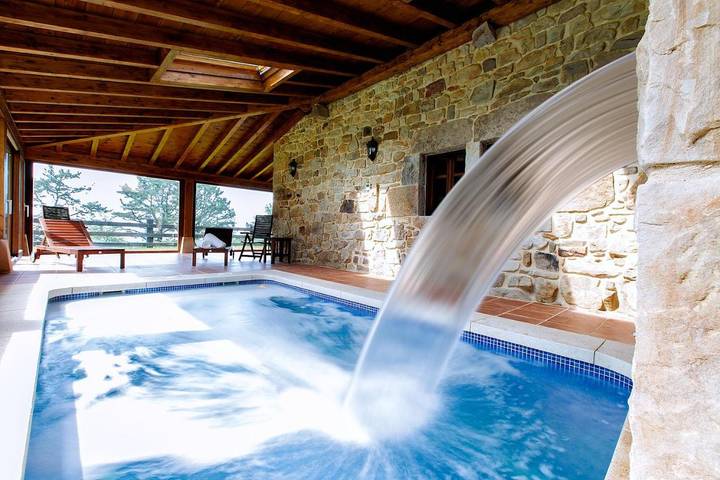 Apartamento para 4 personas, con Terraza y Jacuzzi además de Jardín y Piscina en Villacarriedo