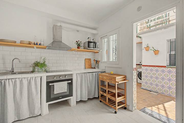 Hel lägenhet, ‘El Olivo 1’ Apartment with Private Terrace, Wi-Fi, and Air Conditioning in Málaga (Este), Malaga