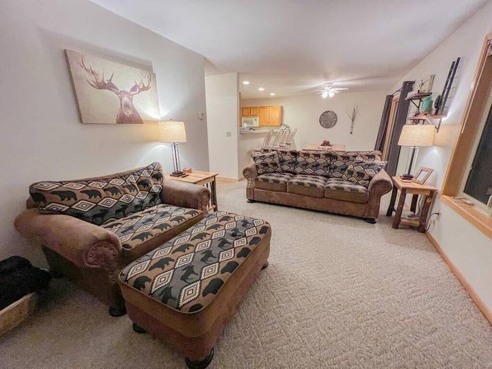 Vacation rental for 11 people, with balcony and hot tub as well as yard in Red Lodge