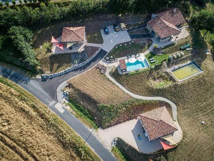 Location de vacances pour 5 personnes, avec piscine ainsi que jardin et vue, animaux acceptés à Saint-Victor-et-Melvieu - 2