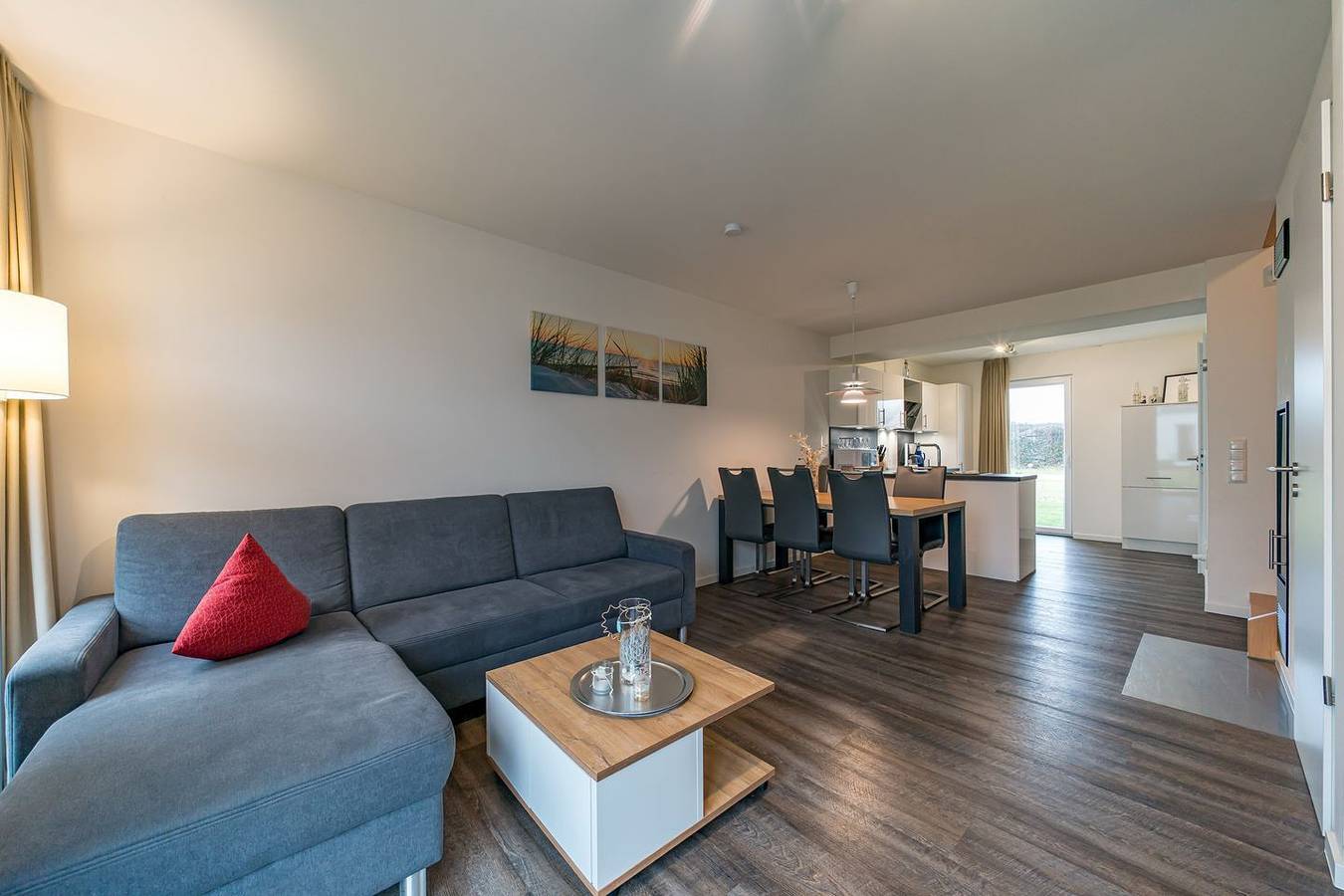 Schönes Ferienhaus mit Sauna, Kamin, großer Süd-Terrasse und Balkon zum Meer in Schillig Strand, Wangerland