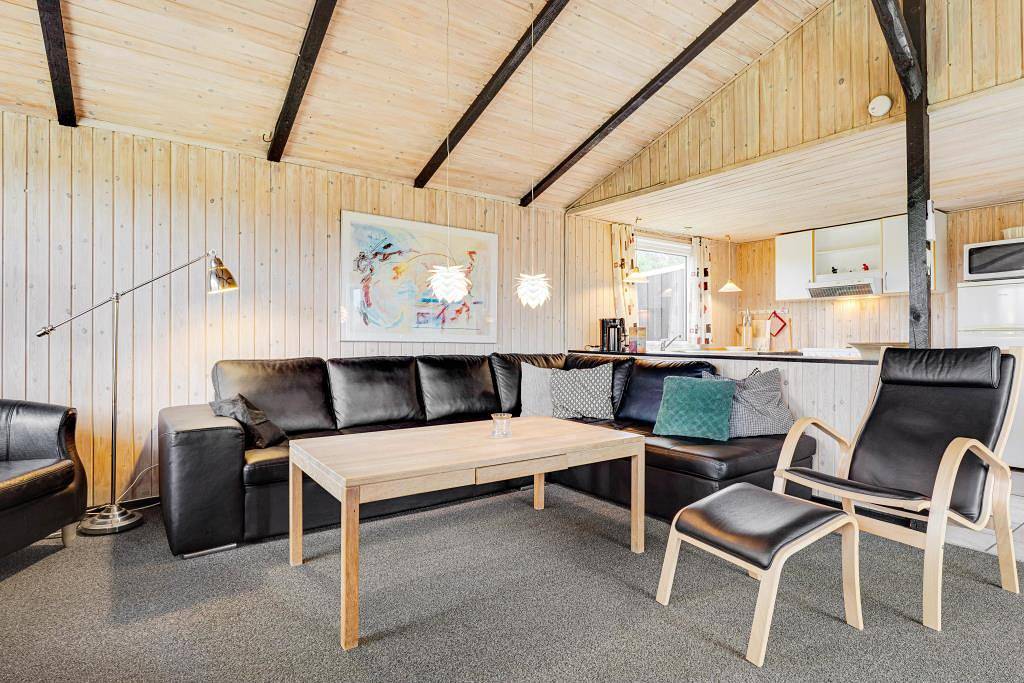 Holiday home near local shop and playground in Bjerregård, Holmsland Klit