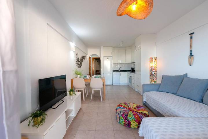 Vakantieappartement voor 4 personen, with uitzicht and balkon as well as zwembad in La Caleta