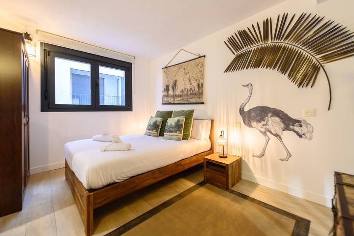 Entire apartment, M Amplio y moderno Loft con terraza priv in Barajas, Madrid