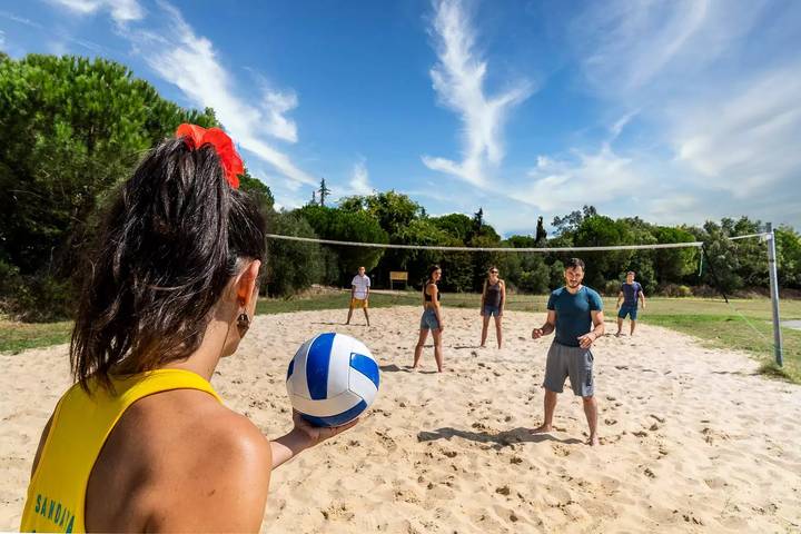 Camping für 10 Personen, mit Terrasse und Pool am Puy-de-Dôme