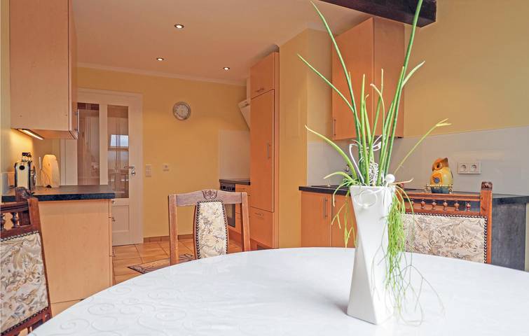 Ganze Ferienwohnung, Panoramawohnung mit Parkplatz und Terrasse - 300m nach Karlshausen in Karlshausen, Eifelkreis Bitburg-Prüm