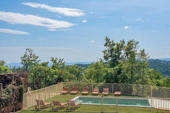 Location de vacances pour 10 personnes, avec Balcon ainsi que Jardin et Piscine à Sanilhac