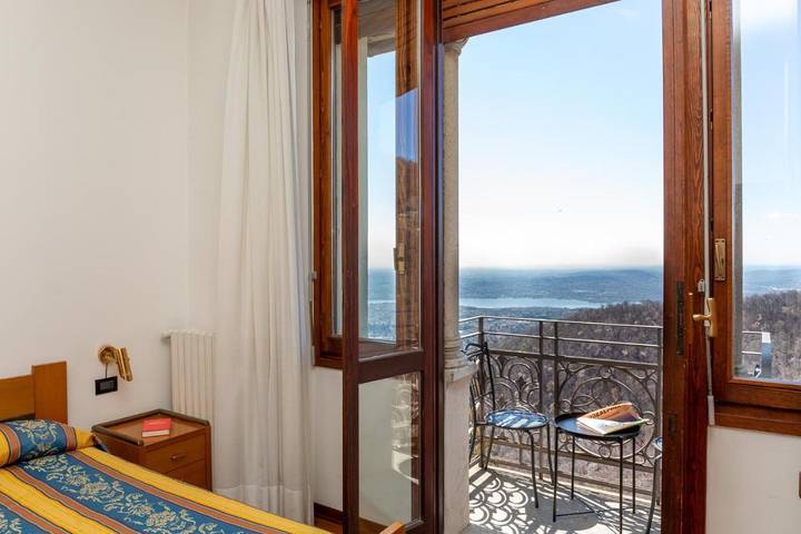 Hotel für 2 Personen, mit Balkon und Terrasse sowie Garten und Seeblick in Varese - 4