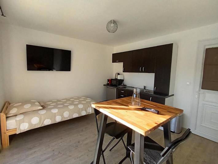 Gîte pour 3 personnes, avec terrasse et piscine, animaux acceptés à Le Fuilet - 2