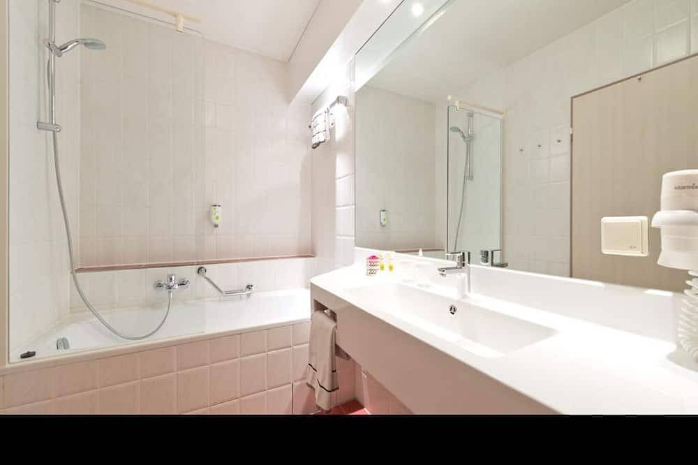 Smart Stay in Hockenheim | Triple Room | Pets Allowed | Hockenheimring - 2.8 mi in Hockenheimring, Reilingen