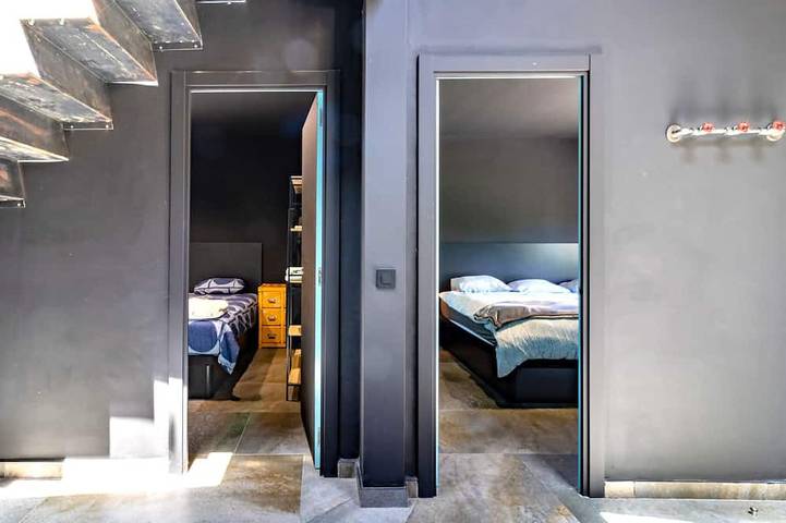 Black House - Singular industrial-style house in Olot, Naturpark Zona Volcànica de la Garrotxa