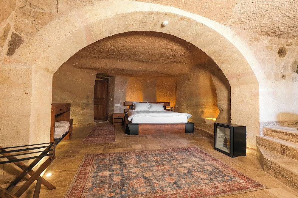 Cave Room with Traditional Turkish Bath 102 in Uçhisar, Nevsehir