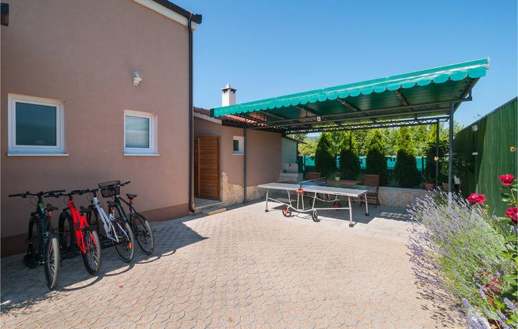 Stilvolle 132 m² große Ferienwohnung mit Pool und Küche, 2 km vom Zentrum von Sušci entfernt in Dalmatinisches Zagora