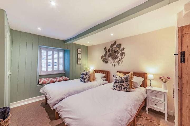 Dog friendly holiday cottage in the Cotswolds with a tranquil garden - Blenheim Cottage in Woodstock (Oxfordshire), Oxfordshire