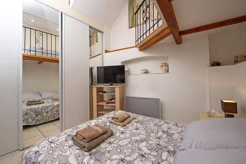 Le Du Guet - Augustus Tower in La Turbie, Nizza Region