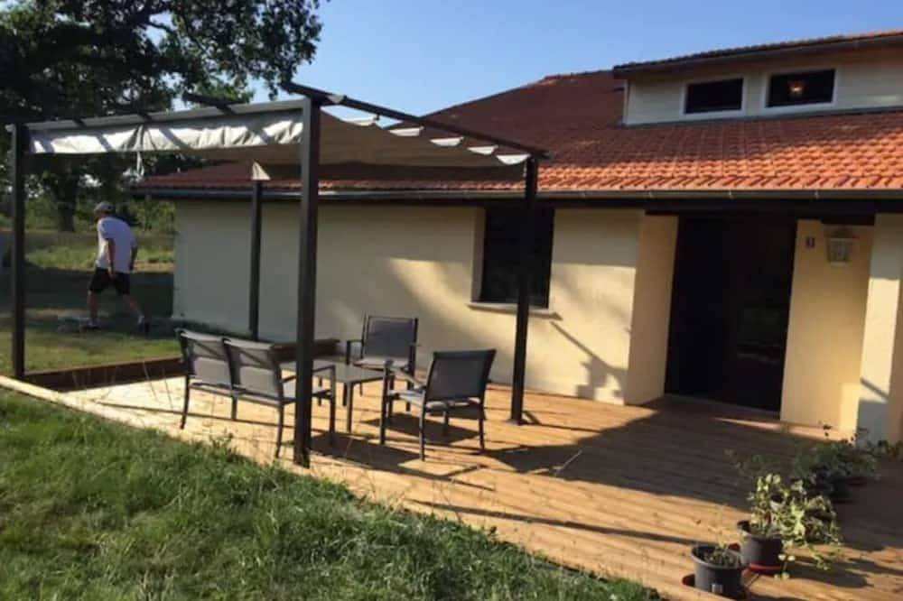 Ganze Wohnung, 2-bedroom duplex with swimming pool and tennis court in Naujac-sur-Mer, Lesparre-Médoc und Umgebung