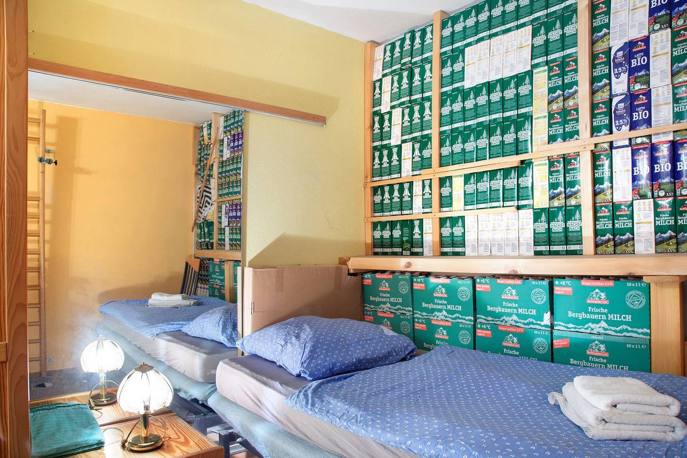 Ganzes Studio, Einzimmerapartment 'Milchtütenzimmer - Upcycling' mit Gemeinschaftsterrasse und Wlan in Grünwald, Oberbayern