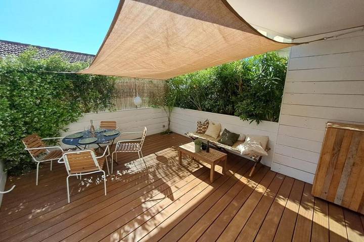 Gîte pour 5 personnes, avec terrasse dans Plage de La Fossette