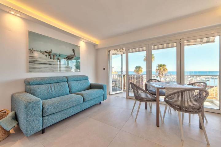 Gîte pour 2 personnes, avec terrasse dans Port du Mourre-Rouge