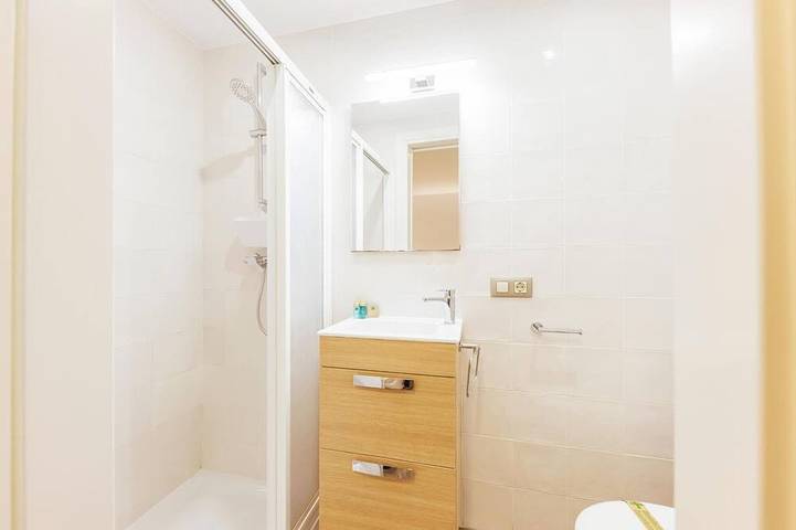 Apartamento entero, Bravissimo Mercadal 2, una habitación y sofá-cama in Gerona, Gironés