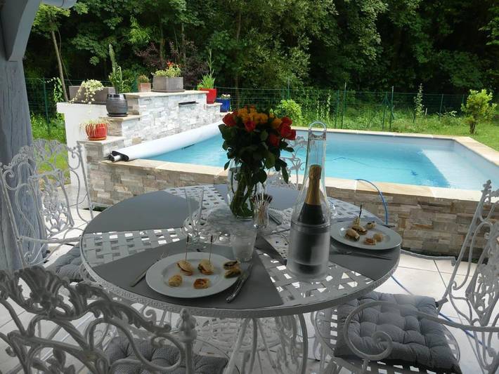 Location de vacances pour 4 personnes, avec piscine ainsi que vue et jardin à Saint-Martin-de-Seignanx - 3