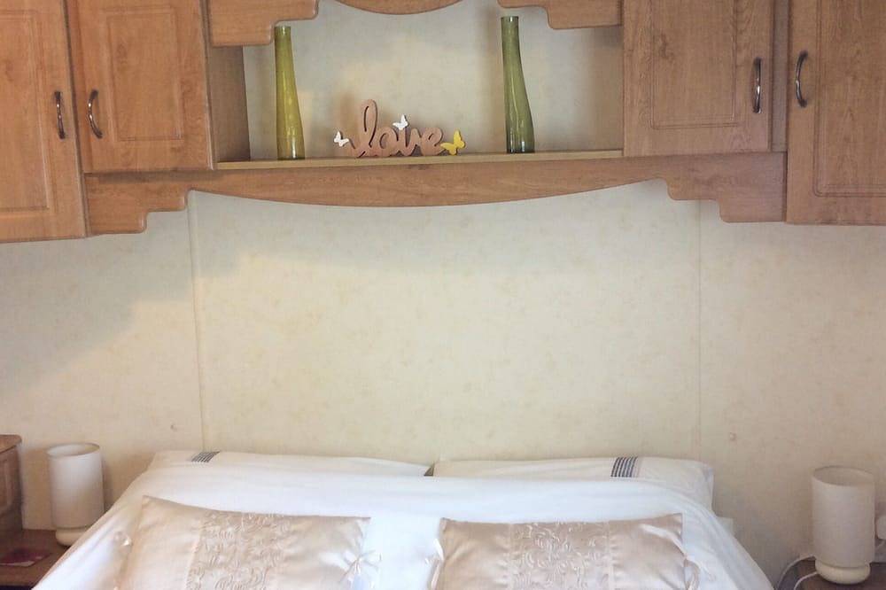 Enjoy a break in our dog friendly, chalet style, static van with ferry discounts in St. Helens, Isle of Wight