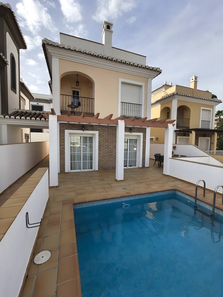 Villa para 6 pessoas, com varanda em Urbanização Tropicana