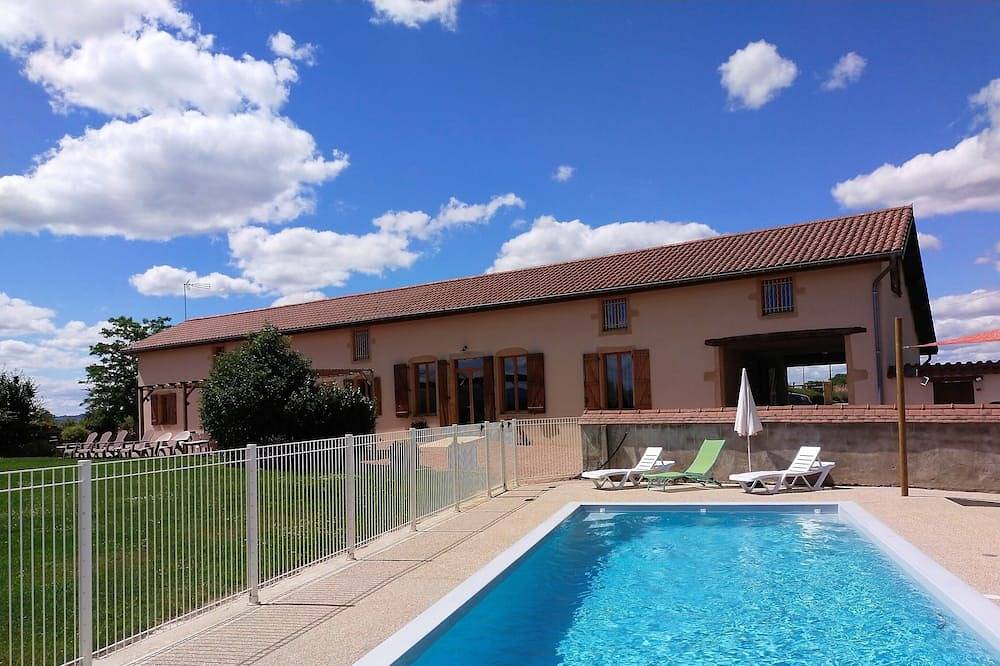 Grand gite pour 15 à 20 personnes, piscine, centre de la France en Bourgogne in Céron, Région de Charolles