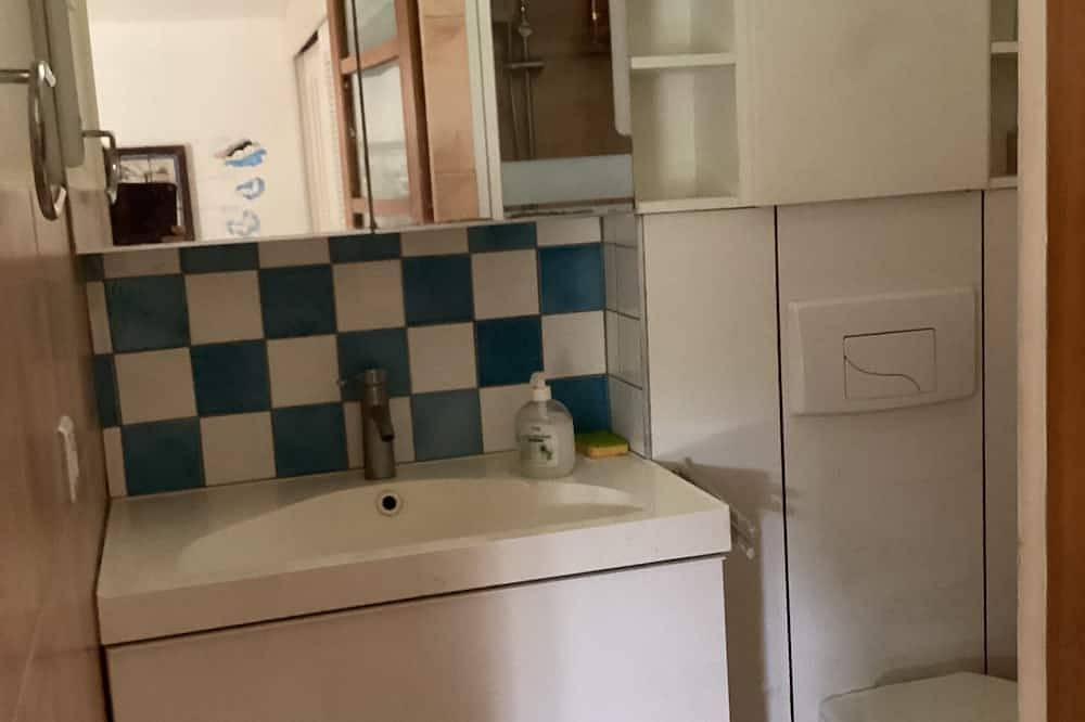 Ganze Wohnung, Studio Avec Terrasse et Pergola Dans Propriété Calme et Sécurisée in Cogolin, Draguignan Region