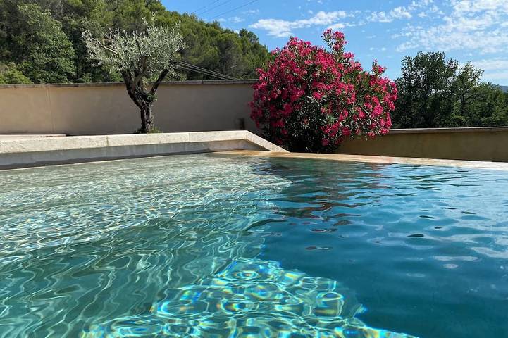 Gîte pour 10 personnes, avec jacuzzi ainsi que jardin et terrasse