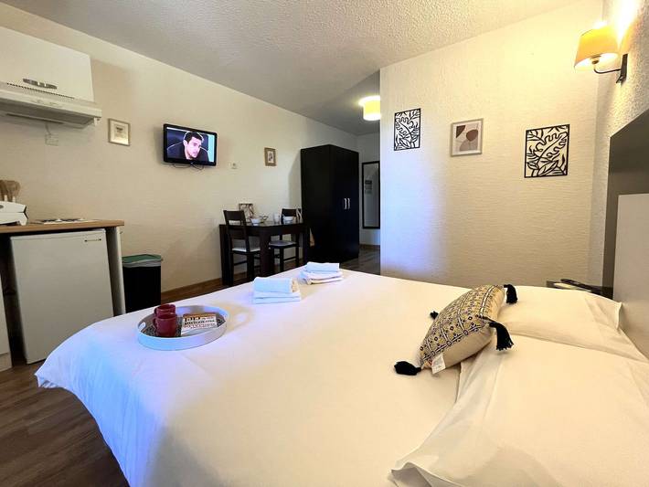 Apartamento entero, Estudio acogedor con piscina en Saint-Florent in Saint-Florent, Region de Calvi