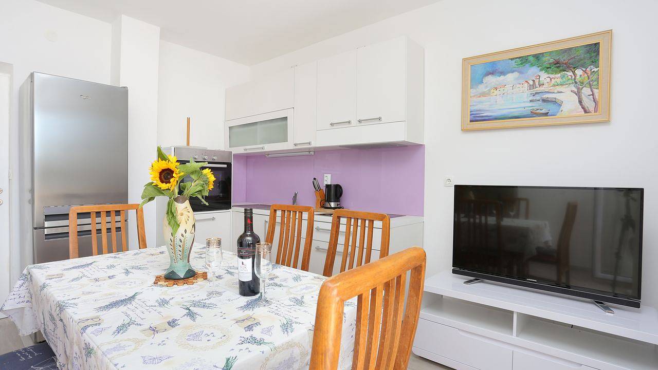 Ganze Ferienwohnung, Ferienwohnung für 6 Personen (56 m²) in Ražanj in Razanj, Šibenik-Knin