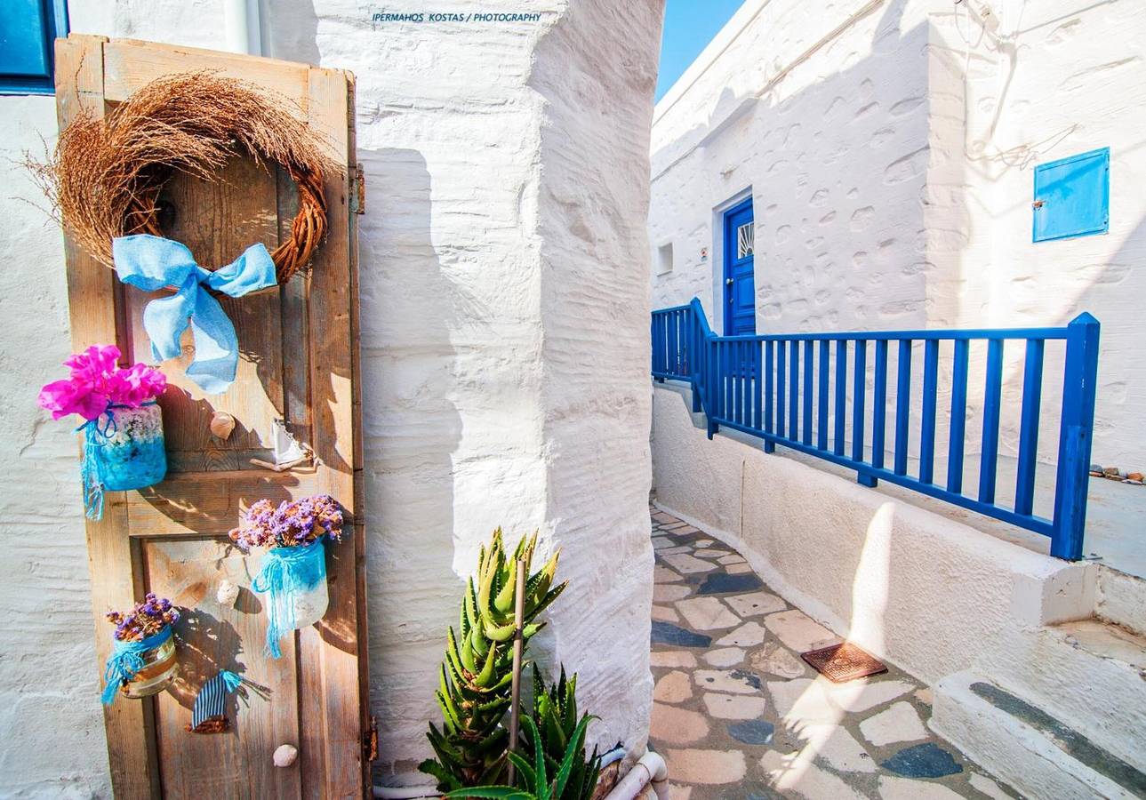 Entire apartment, Apartment 'The Balcony Of Bougainvillea' with Sea View, Wi-Fi and Air Conditioning in Ermoupoli, Syros