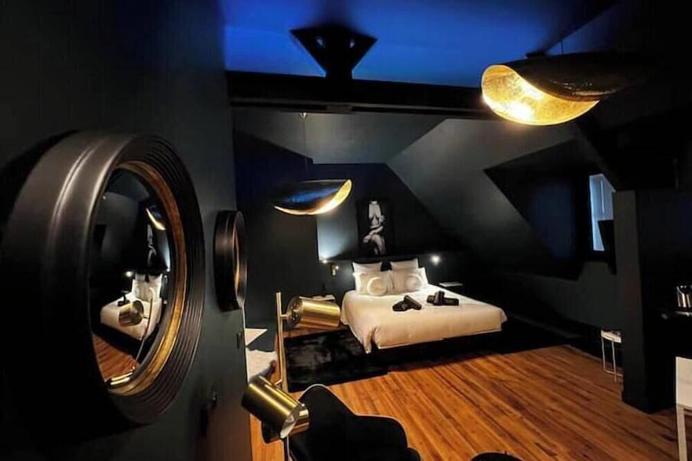 Appartement entier, The Isahora Suite – Love Room romantique avec baignoire balnéo près de la mer in Eu, Région de Dieppe