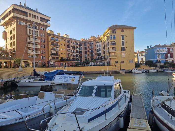 Apartamento para 6 personas, con Balcón y Terraza además de Piscina y Vistas en Port Saplaya
