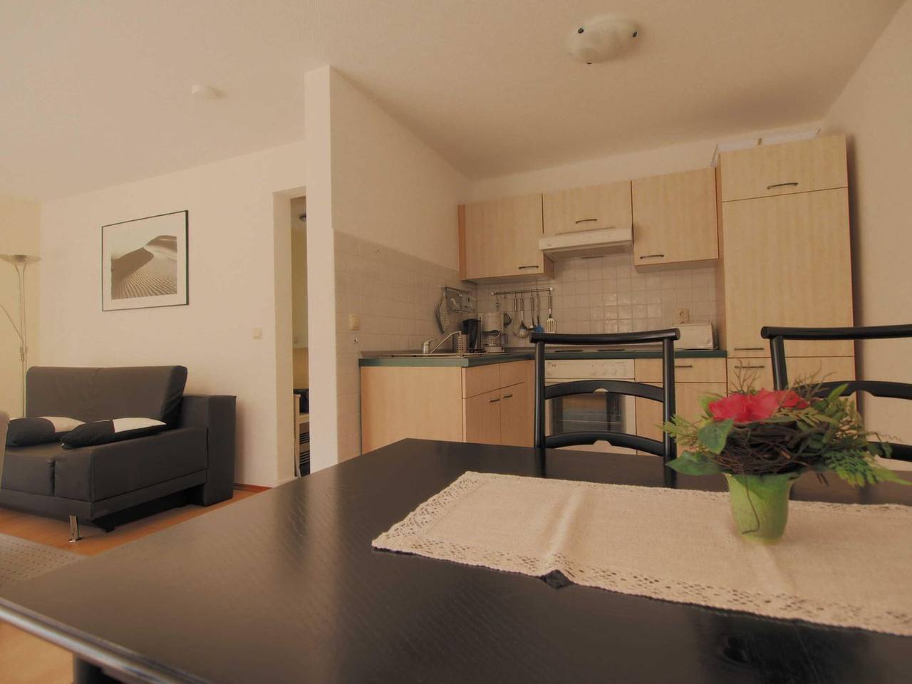 Erholung pur – Charmante 45m² Ferienwohnung für zwei mit Terrasse nahe der Ostsee in Warnemünde Strand, Rostock