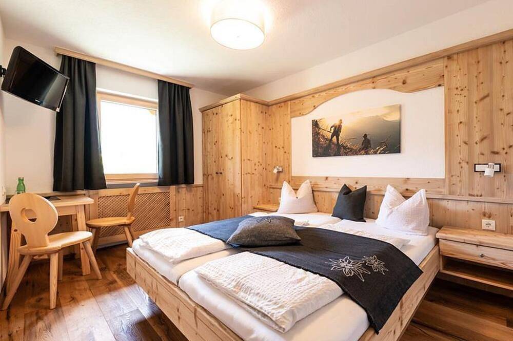 Tweepersoonskamer met douche od. Badkamer, Wc - Guesthouse Farm Paulingerhof in Stubai Alps, Axams