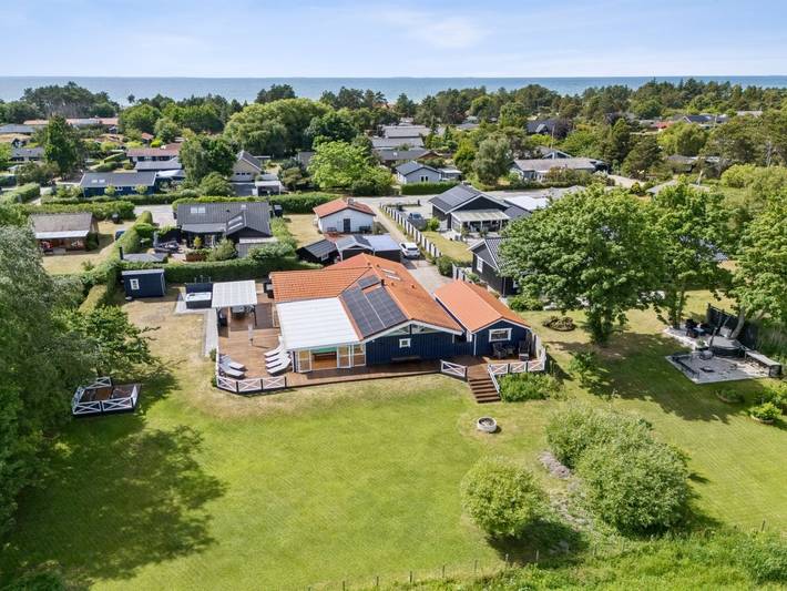 Ferieudlejning for 10 personer, med Terrasse og Børnepool samt Pool i Stillinge Strand